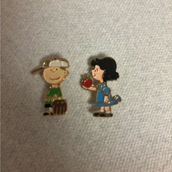 Two Vintage Peanuts Brooches - Picture 4 of 4
